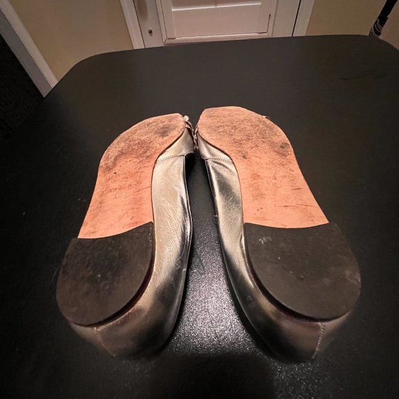 Kate Spade size 8 1/2 leather silver open toe shoes - Picture 5 of 13